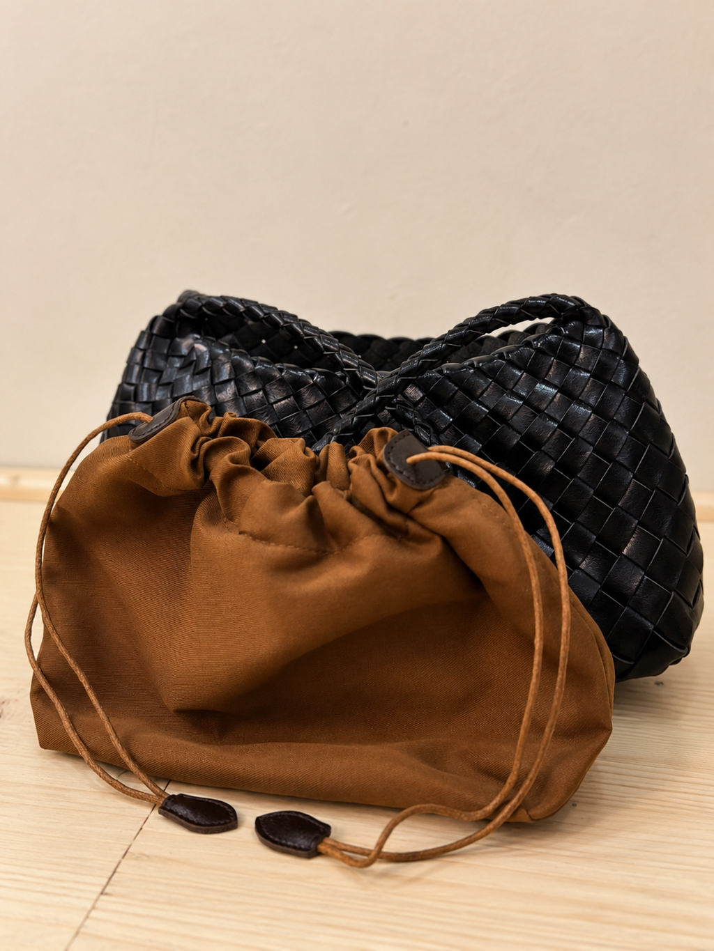 Essential Shoulder Black
